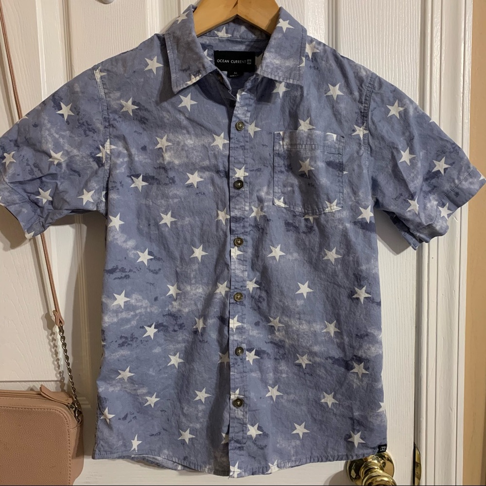 Ocean Current button up